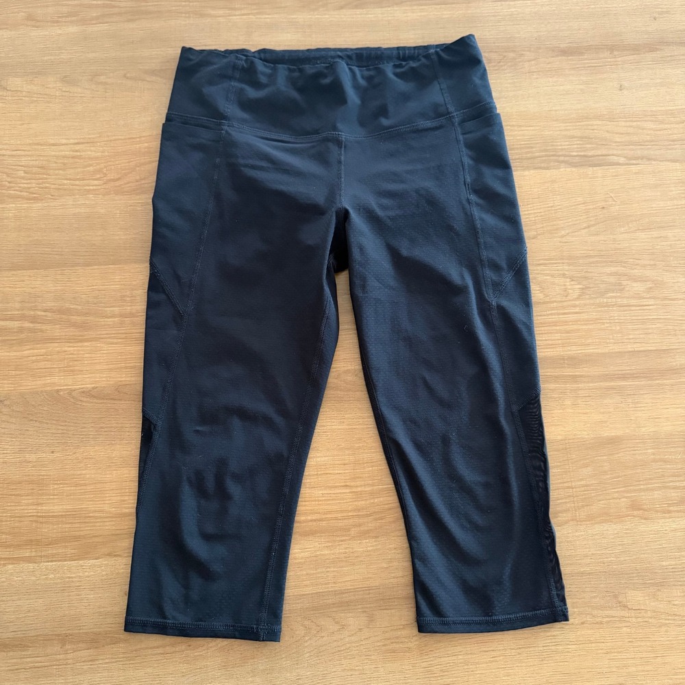 Athleta Black Mesh Capri Leggings Pockets Women's Size Small 16" Inseam
